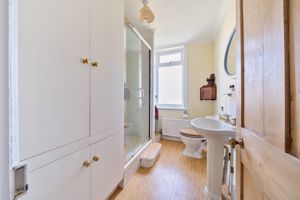 Shower room- click for photo gallery